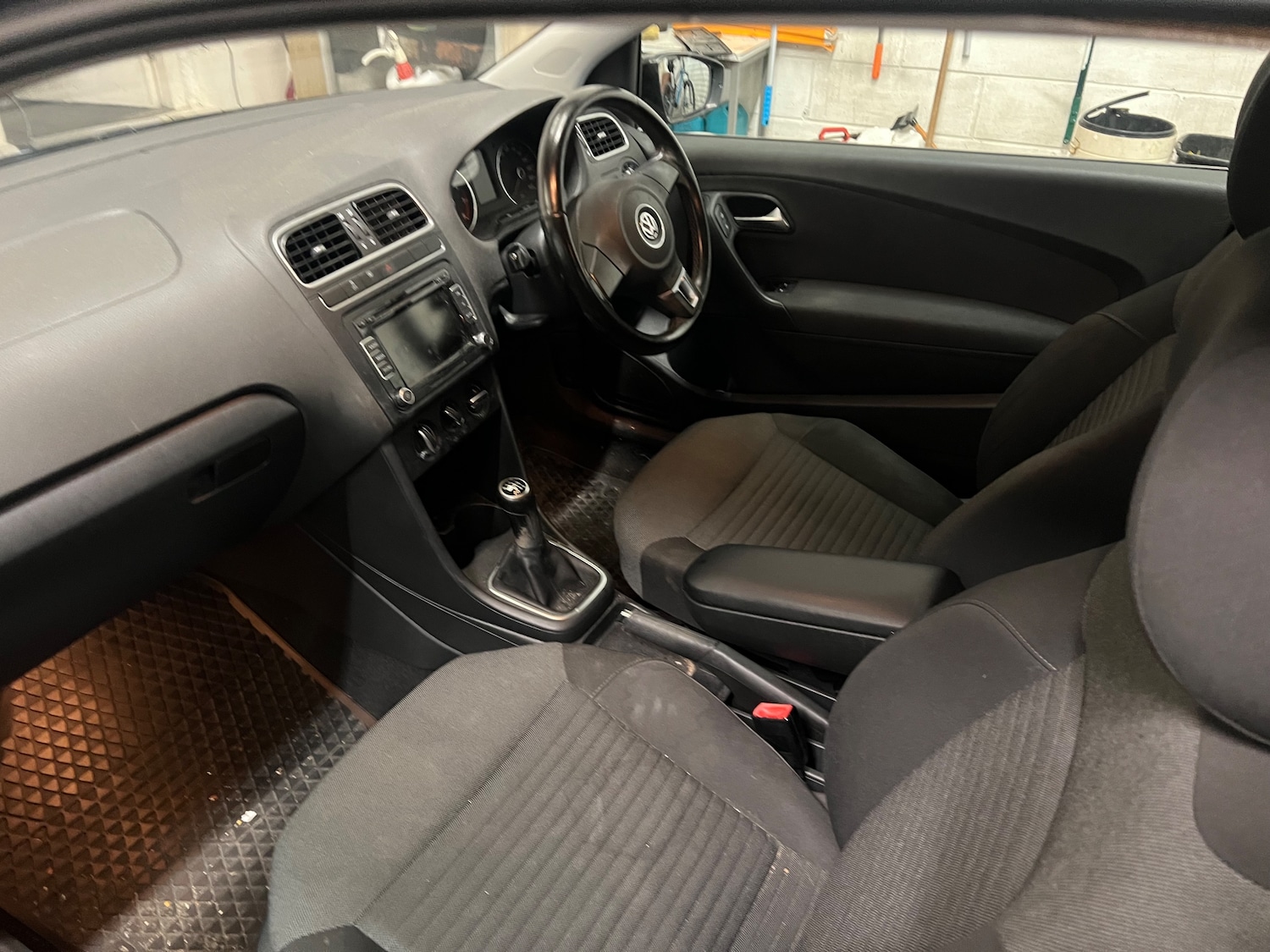 Used Volkswagen Polo 2011 for sale - 76466241: Photo 2