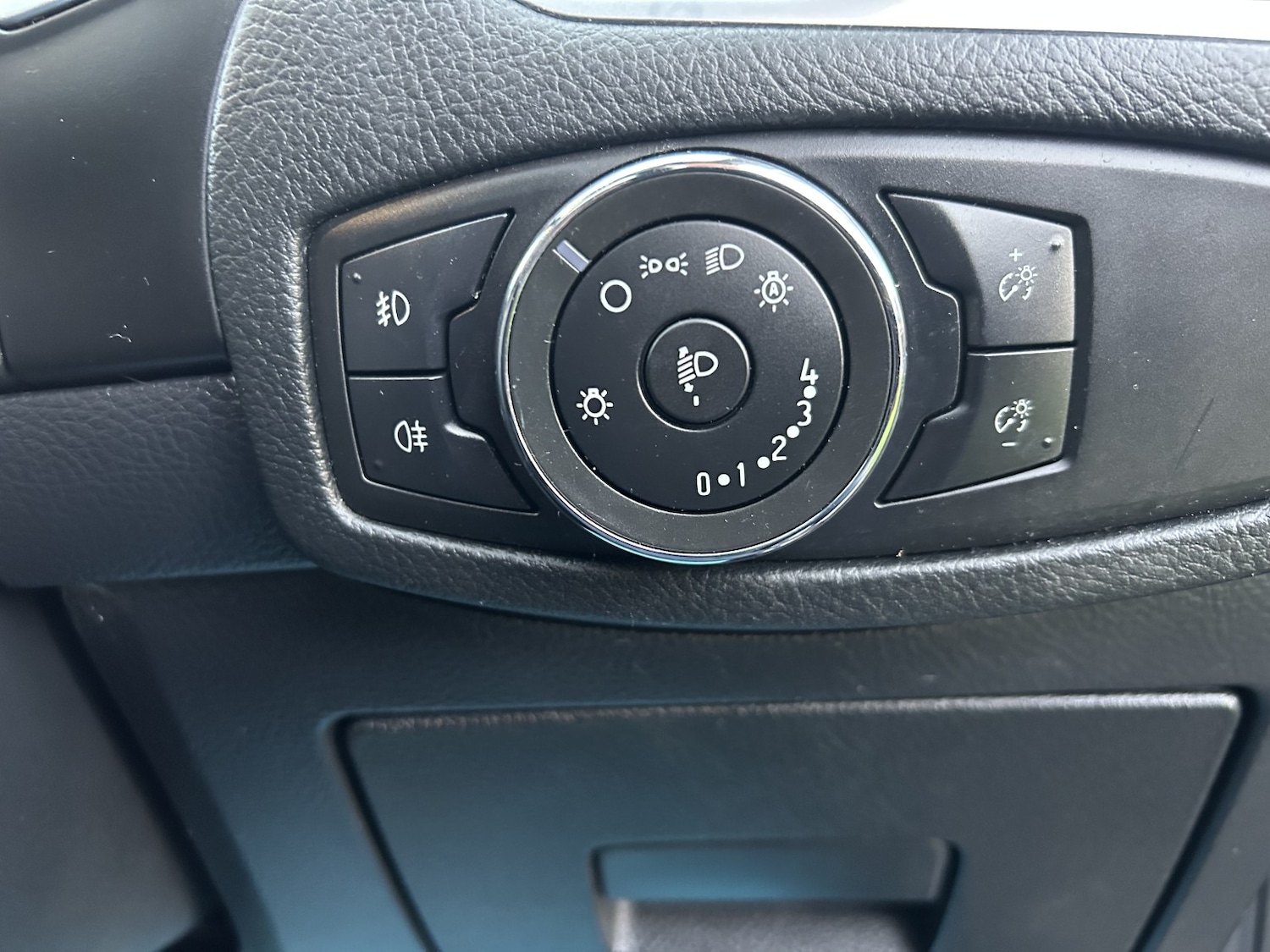 Used Ford S-Max 2015 for sale - 76741371: Photo 16