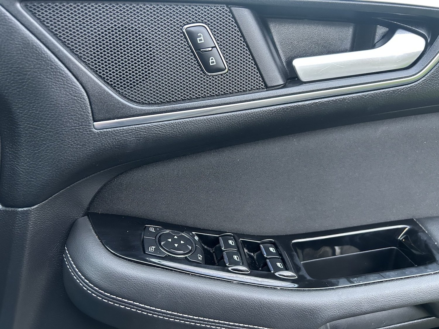 Used Ford S-Max 2015 for sale - 76741371: Photo 17