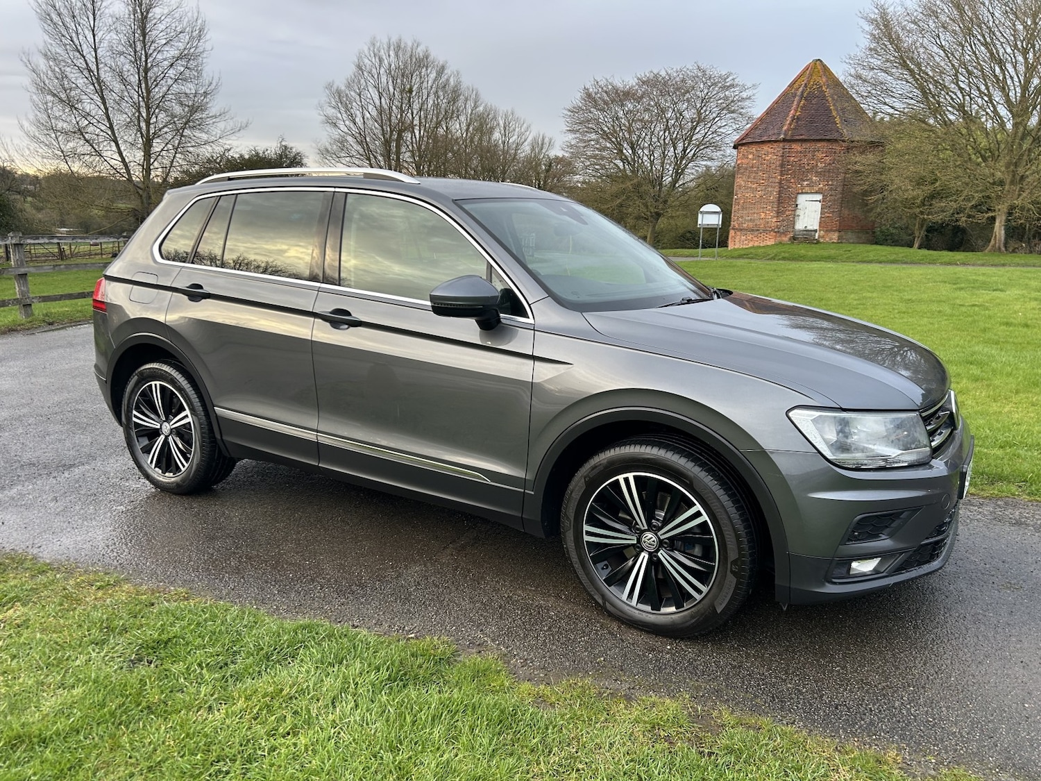 Used Volkswagen Tiguan 2017 for sale - 77915692: Photo 2