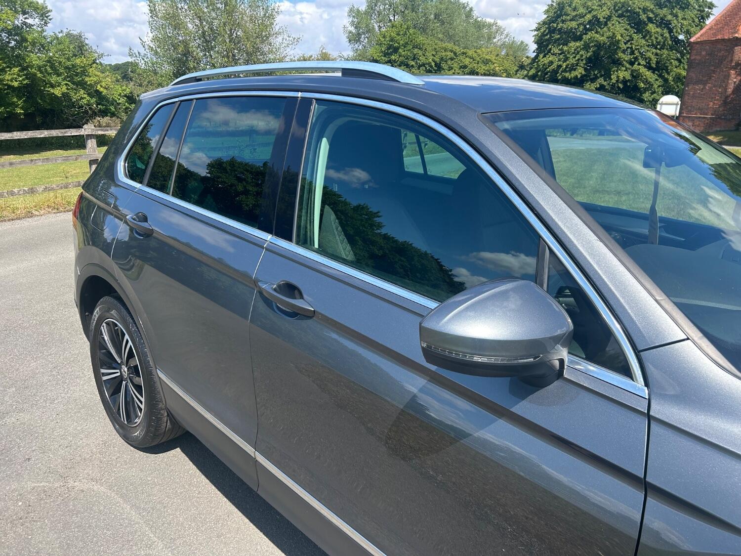 Used Volkswagen Tiguan 2017 for sale - 76662714: Photo 2