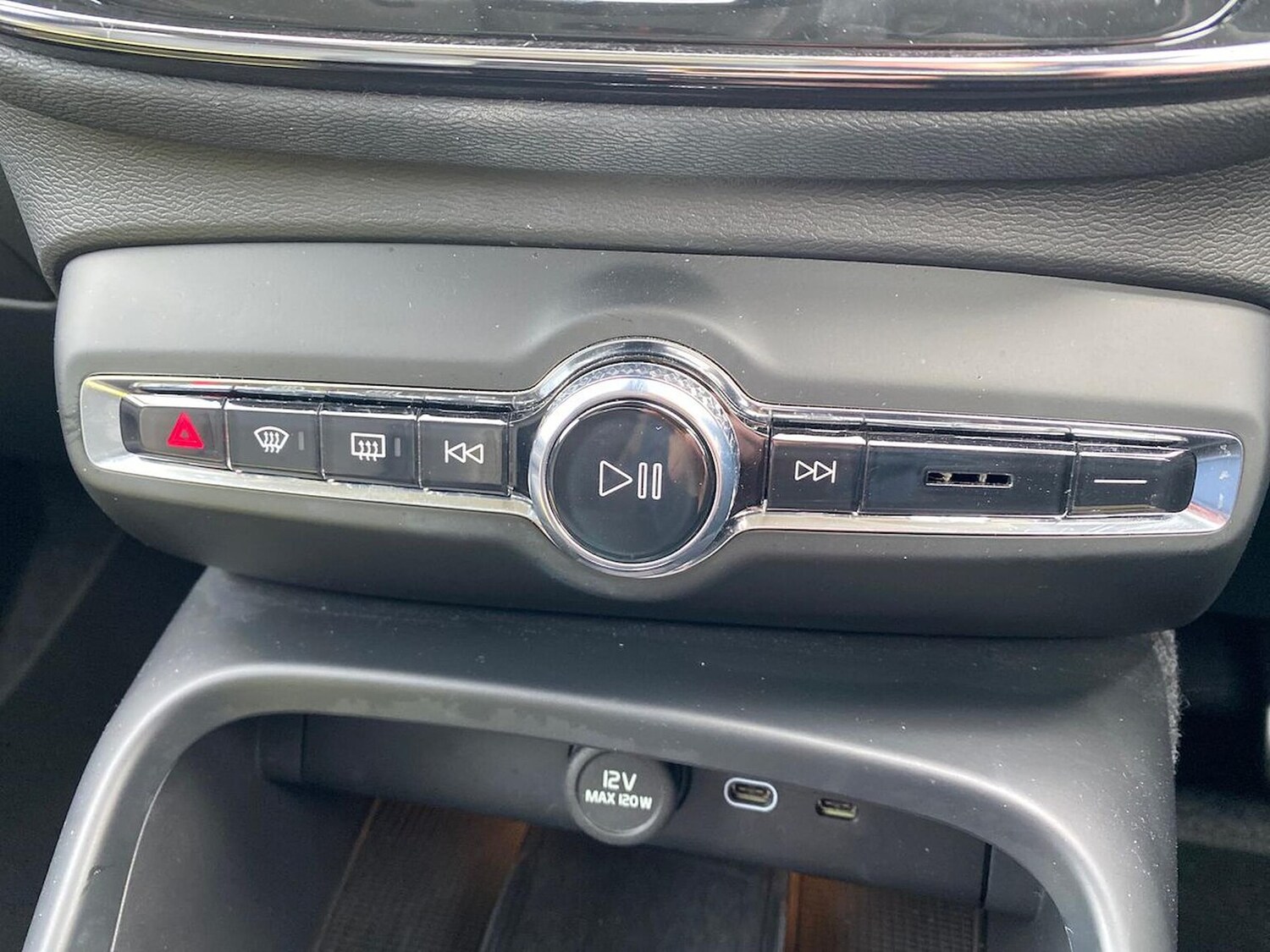 Used Volvo XC40 2024 for sale - 78193982: Photo 24