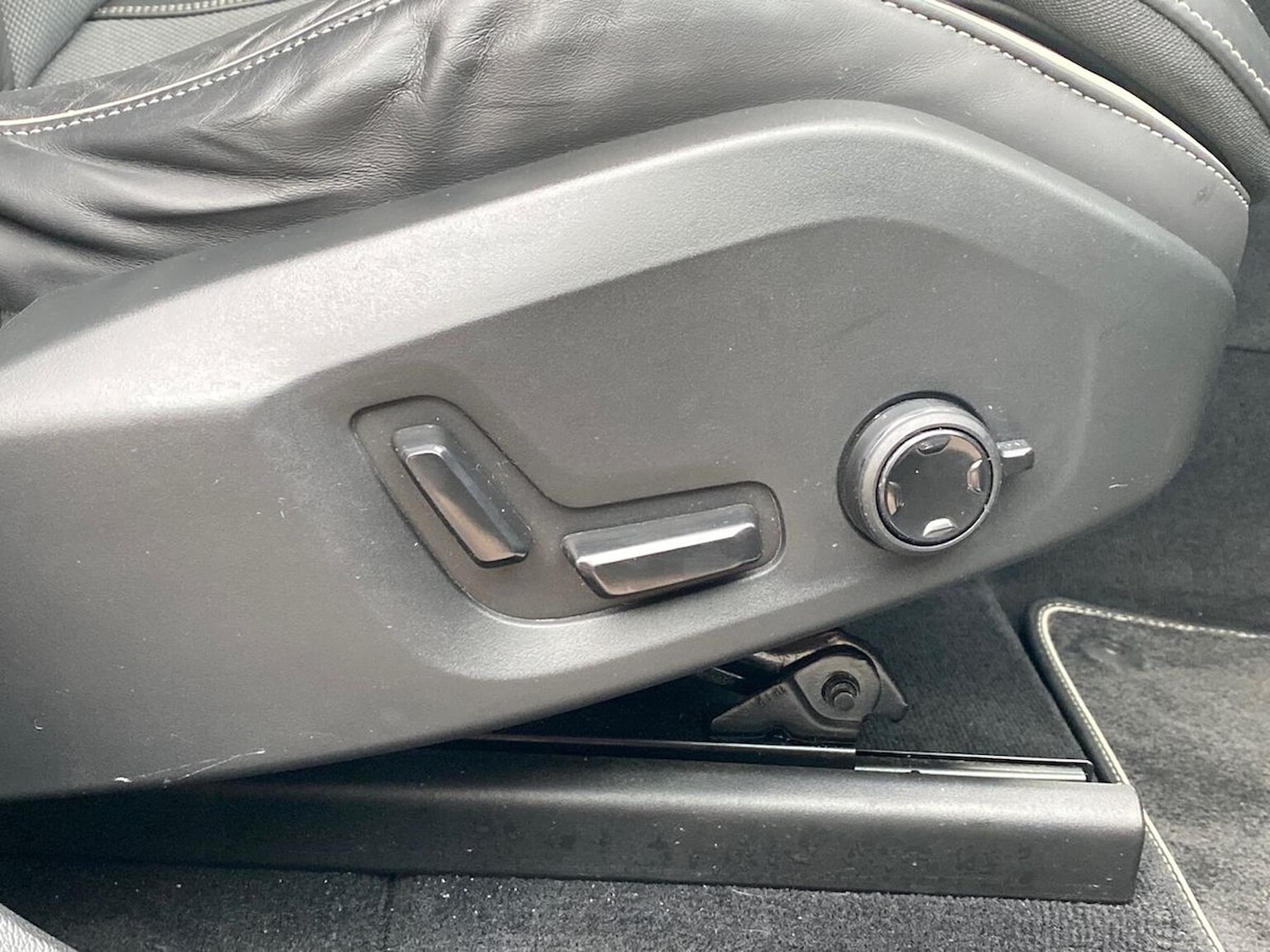 Used Volvo XC60 2019 for sale - 76497357: Photo 30