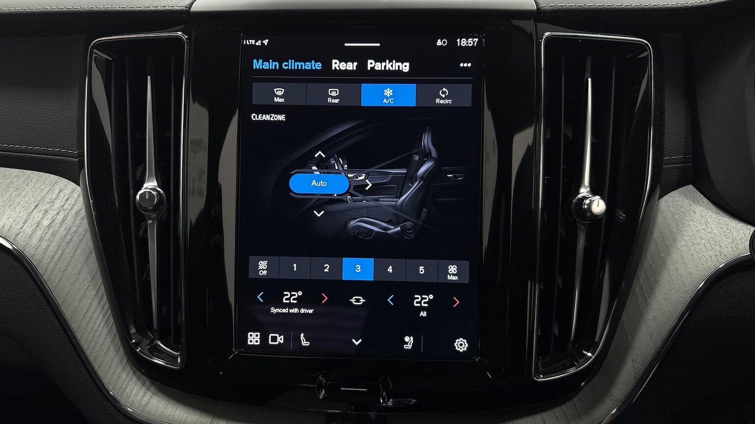 Used Volvo XC60 2025 for sale - 76699403: Photo 12