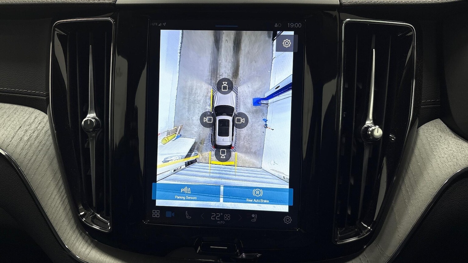 Used Volvo XC60 2025 for sale - 76699403: Photo 23