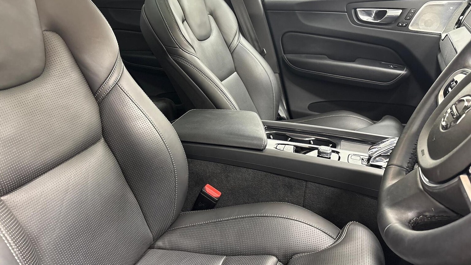 Used Volvo XC60 2025 for sale - 76699403: Photo 9