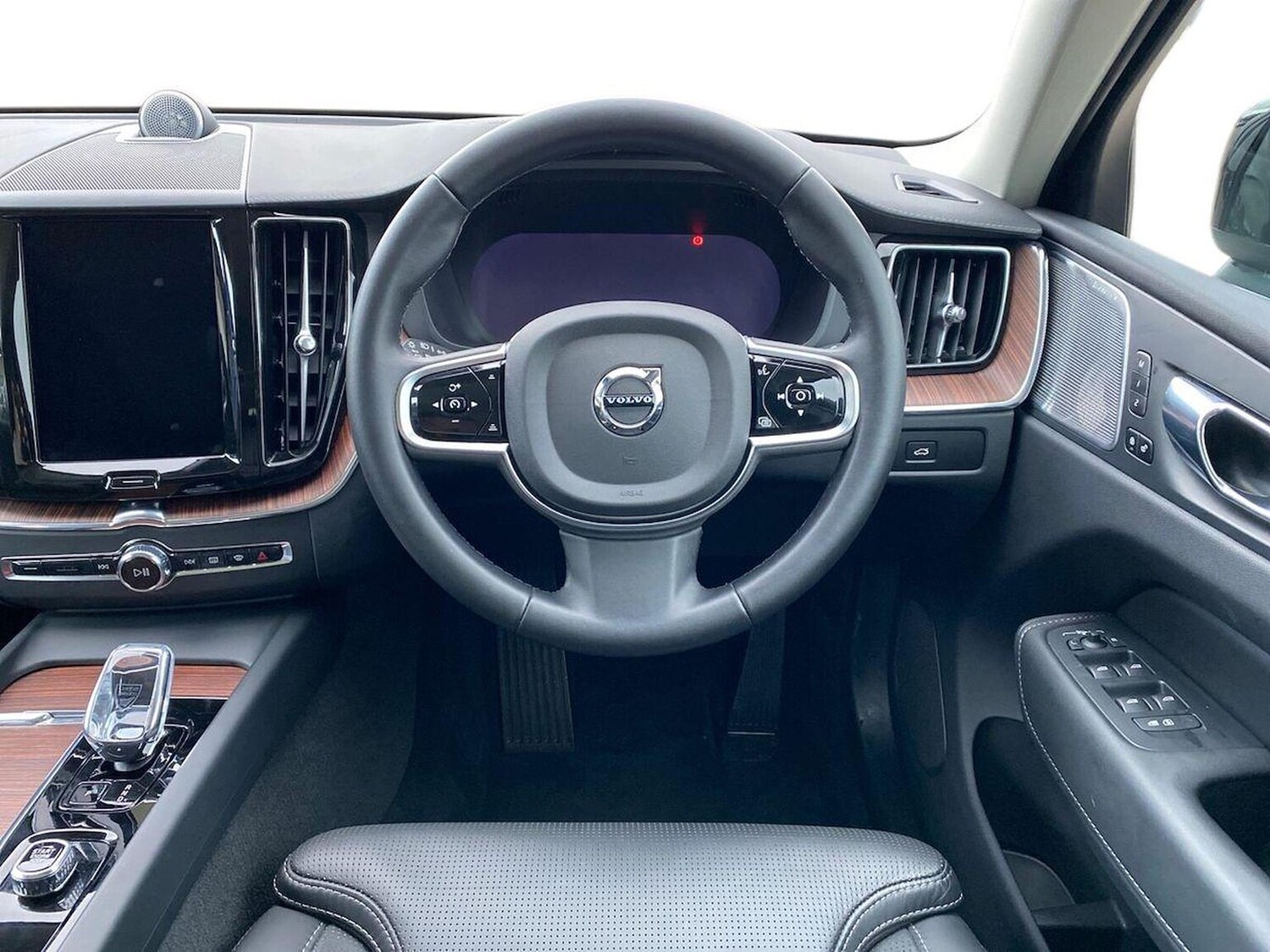 Used Volvo XC60 2025 for sale - 76497311: Photo 11