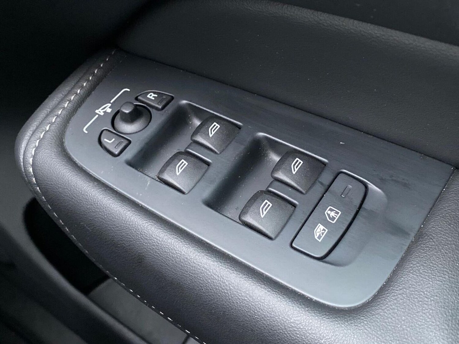 Used Volvo XC60 2025 for sale - 76497311: Photo 23