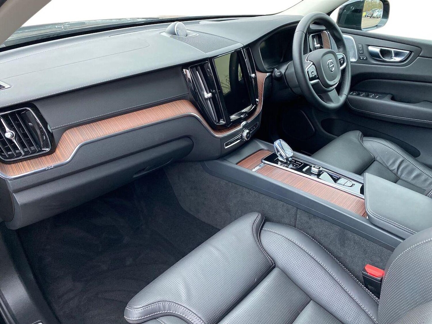 Used Volvo XC60 2025 for sale - 76497311: Photo 9