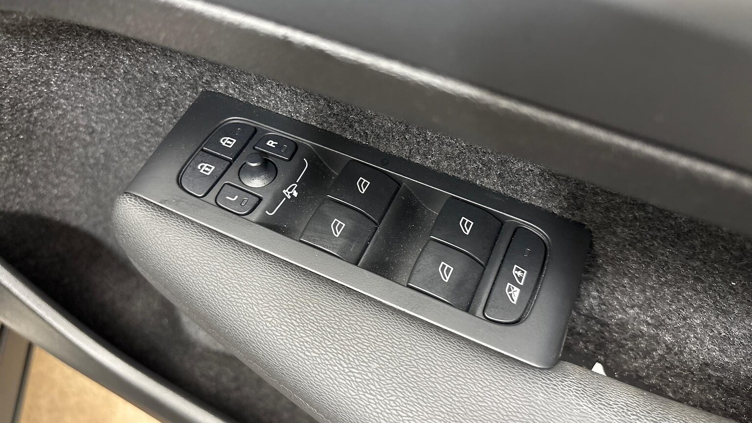 Used Volvo XC40 2024 for sale - 76422382: Photo 18