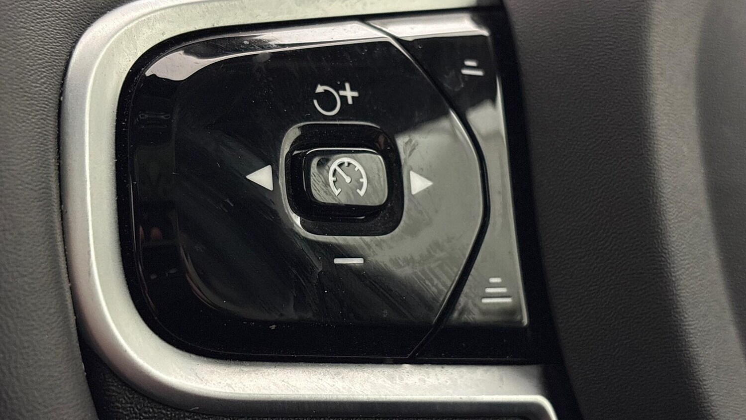 Used Volvo V60 2025 for sale - 77802094: Photo 27