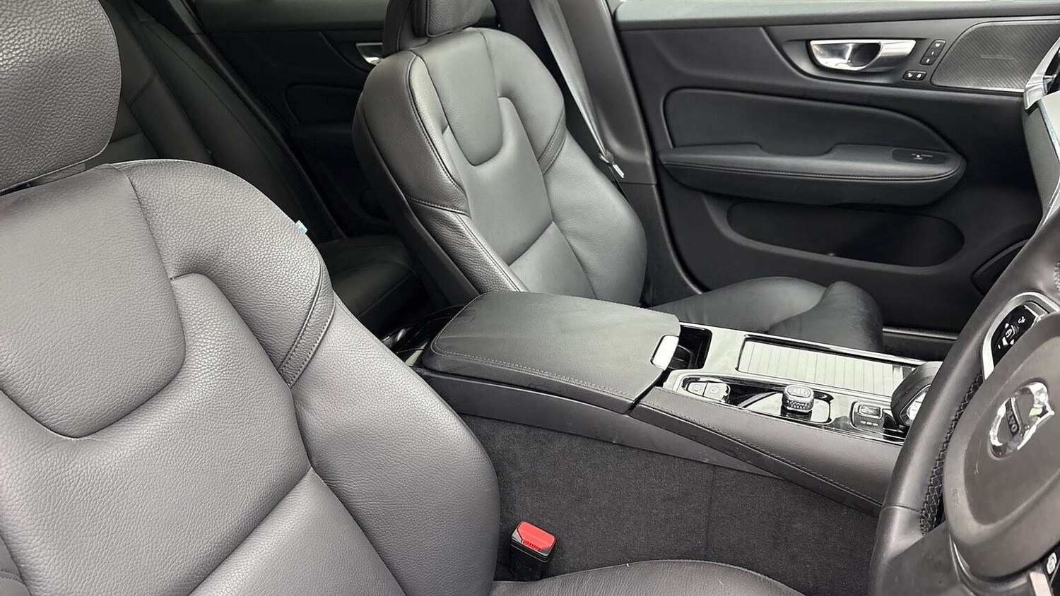 Used Volvo V60 2025 for sale - 77802094: Photo 7