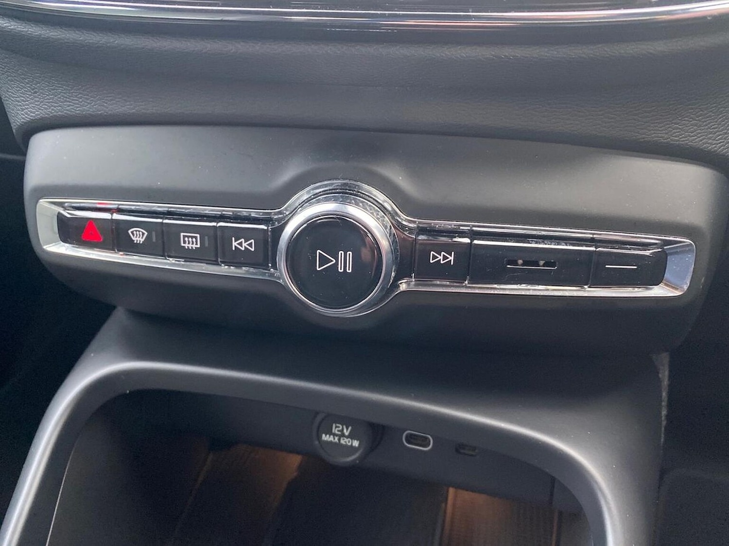 Used Volvo XC40 2022 for sale - 76969951: Photo 22