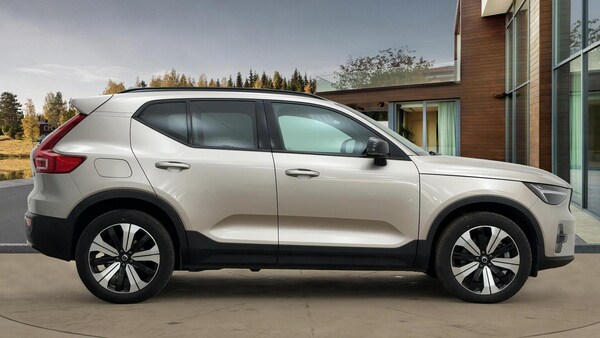 Used Volvo XC40 2023 for sale - 76207473: Photo 2