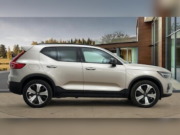 Used Volvo XC40 2023 for sale - 76207473: Photo 2