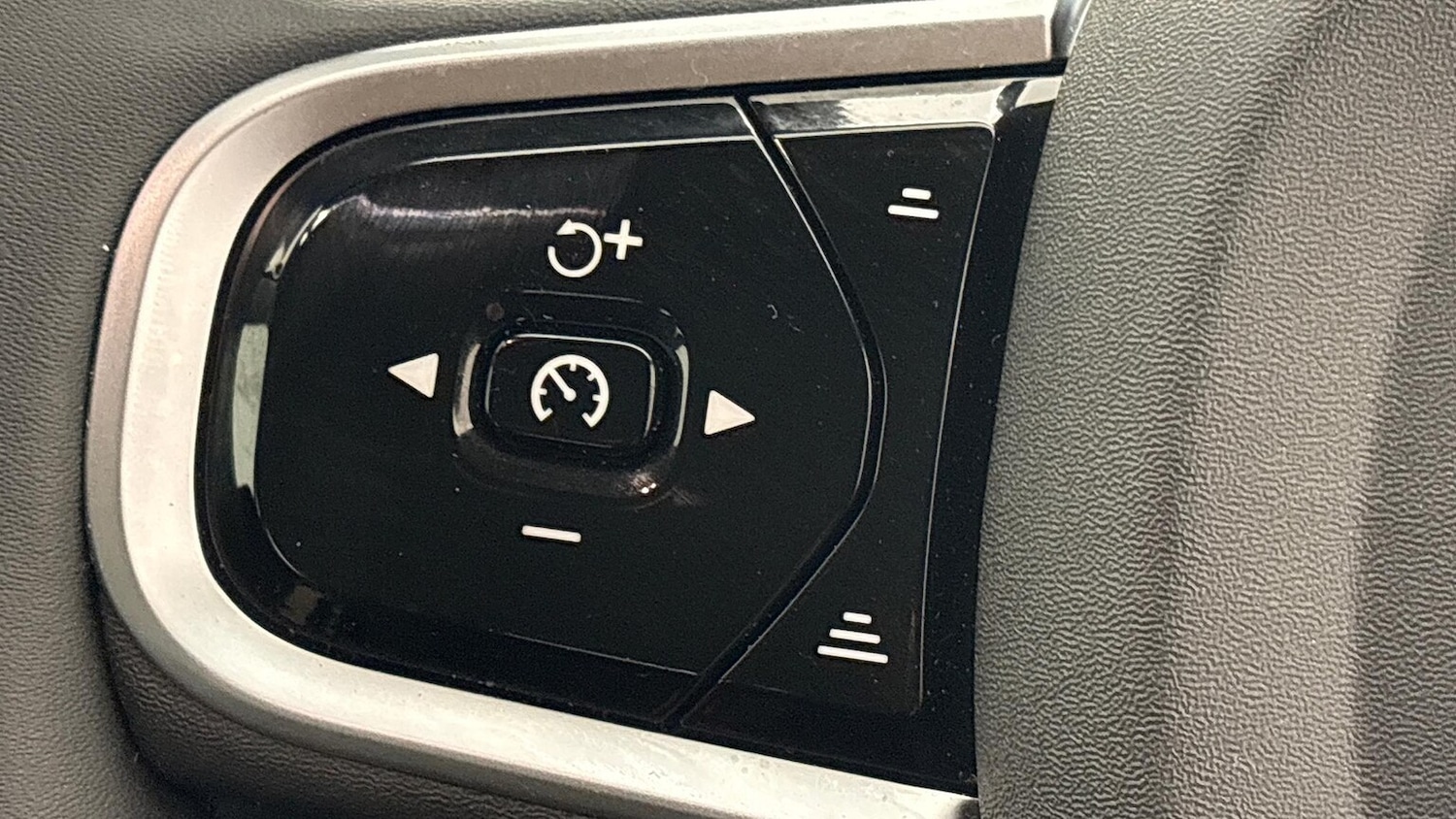 Used Volvo XC60 2025 for sale - 77802103: Photo 27