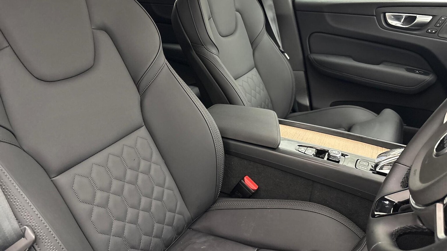 Used Volvo XC60 2025 for sale - 77802103: Photo 7