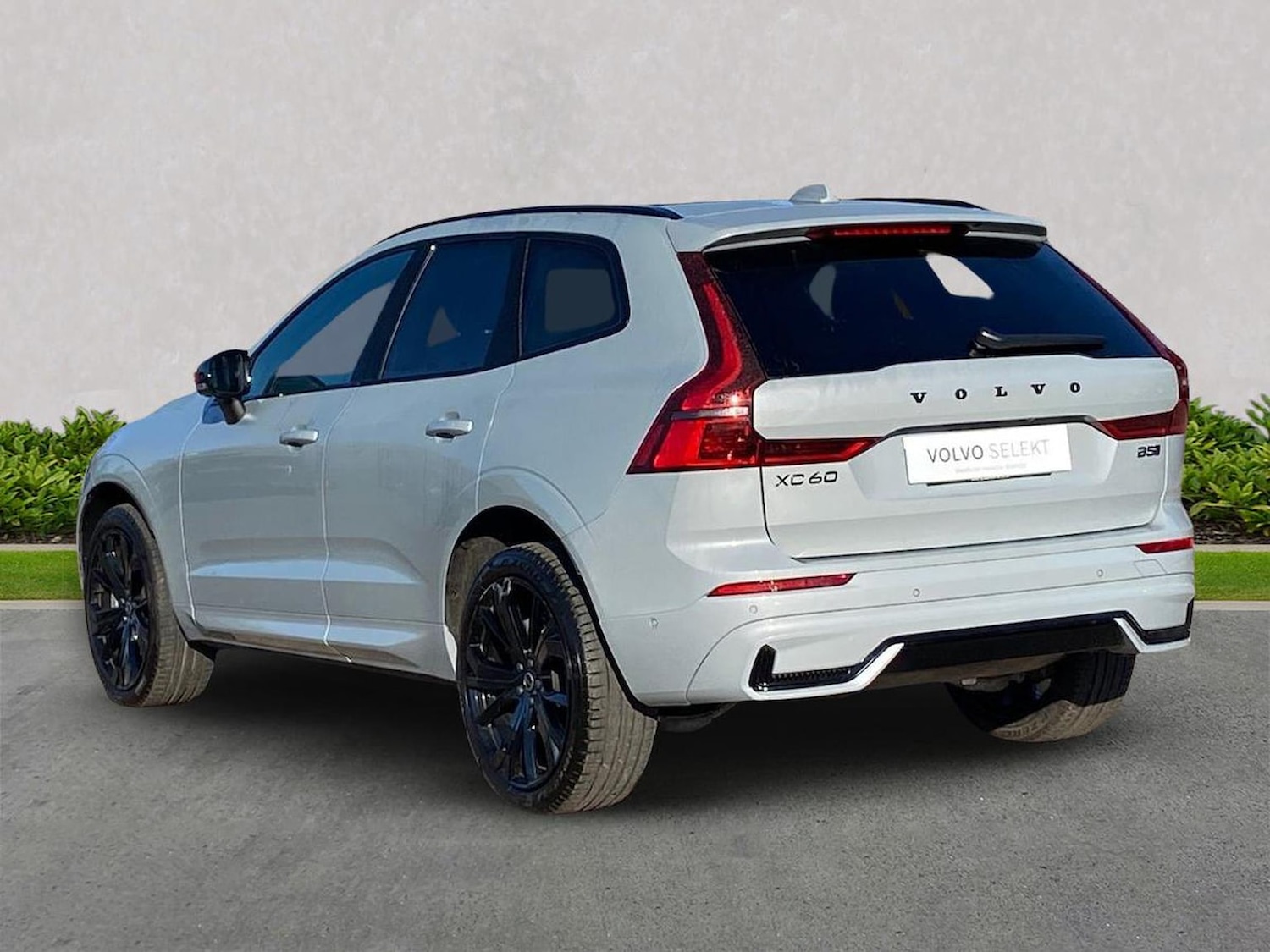 Used Volvo XC60 2025 for sale - 77984001: Photo 2