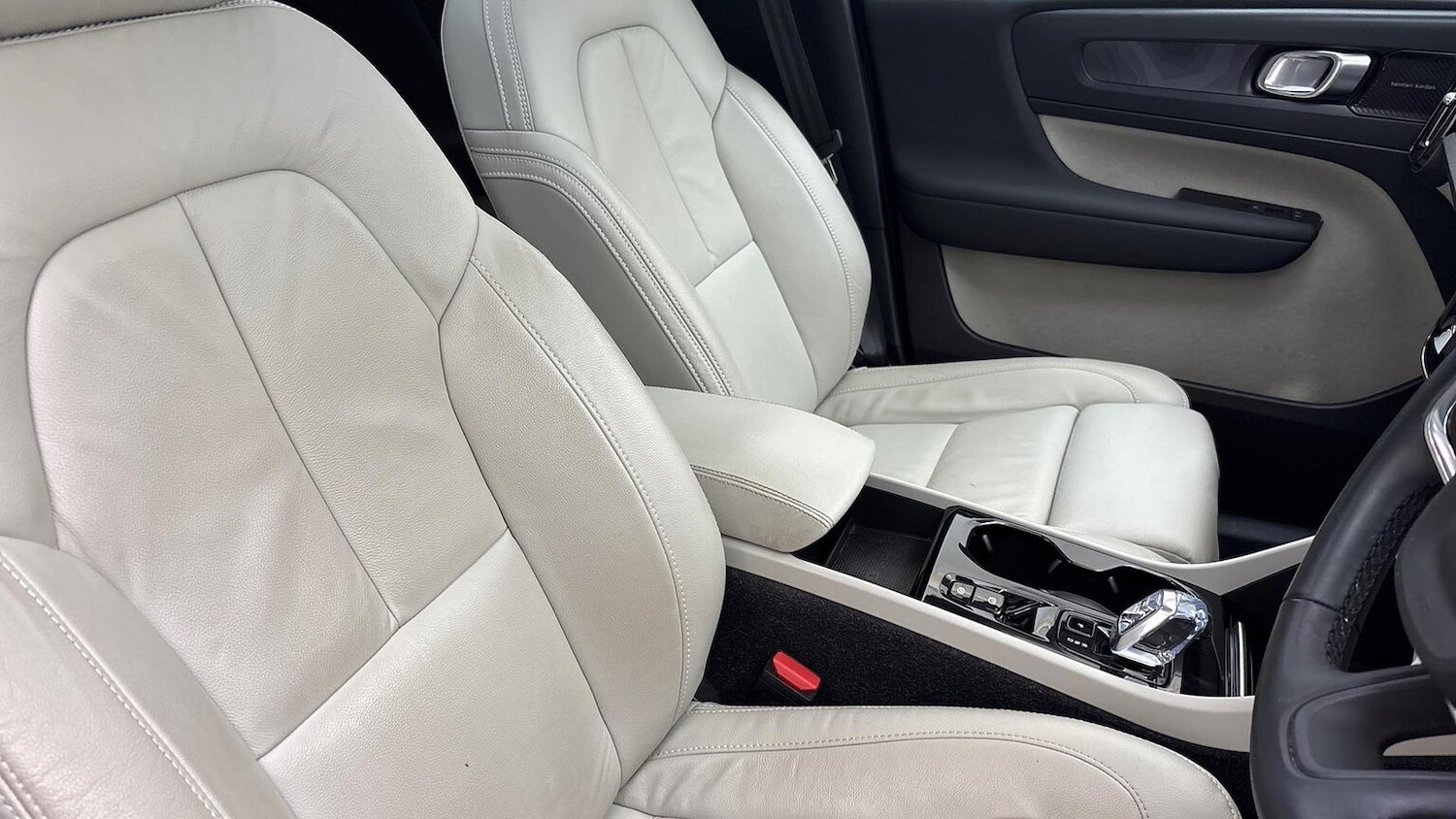 Used Volvo XC40 2022 for sale - 76969042: Photo 9