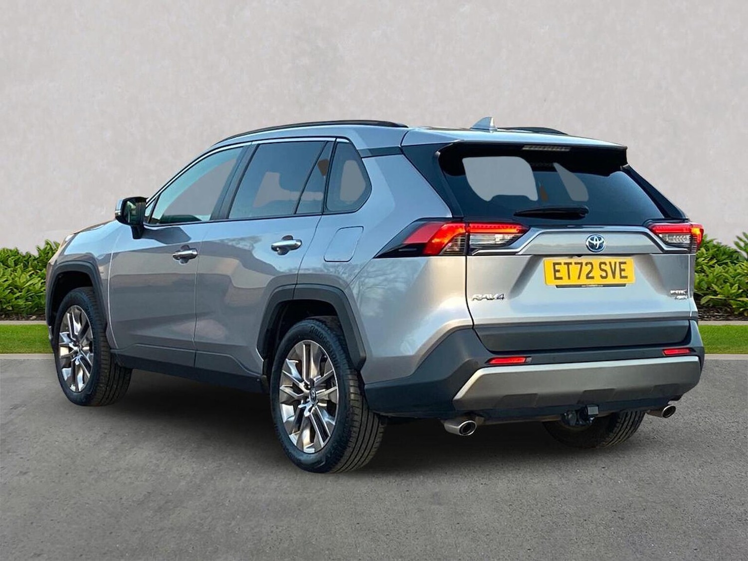 Used Toyota RAV4 2022 for sale - 76904955: Photo 2