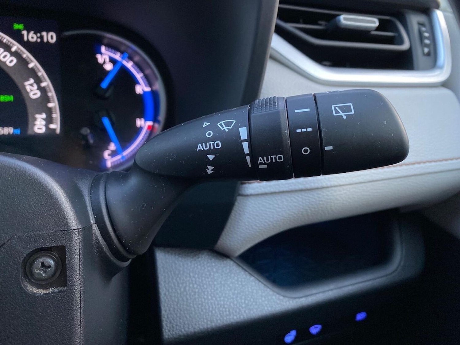 Used Toyota RAV4 2022 for sale - 76904955: Photo 28