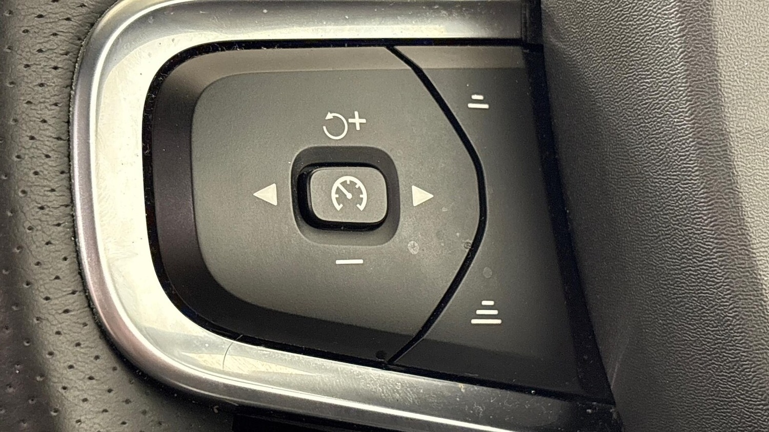 Used Volvo XC40 2020 for sale - 76969040: Photo 27