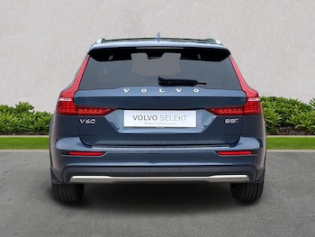 Used Volvo V60 2022 for sale - 75505208: Photo