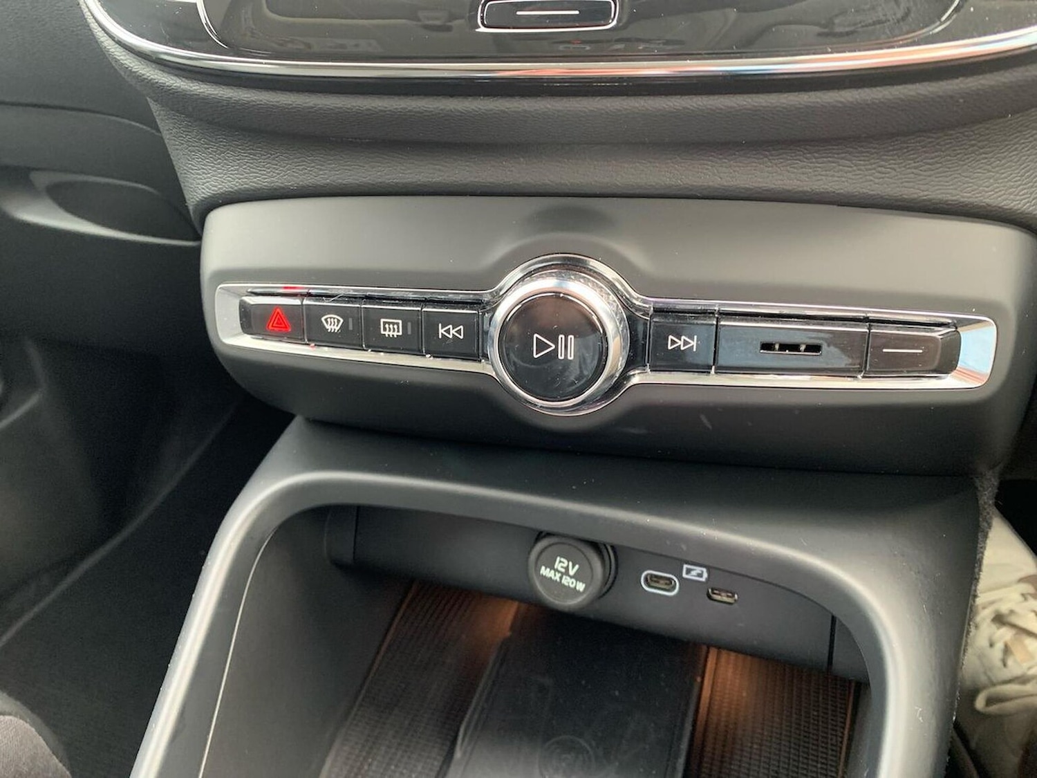 Used Volvo XC40 2024 for sale - 76005813: Photo 12