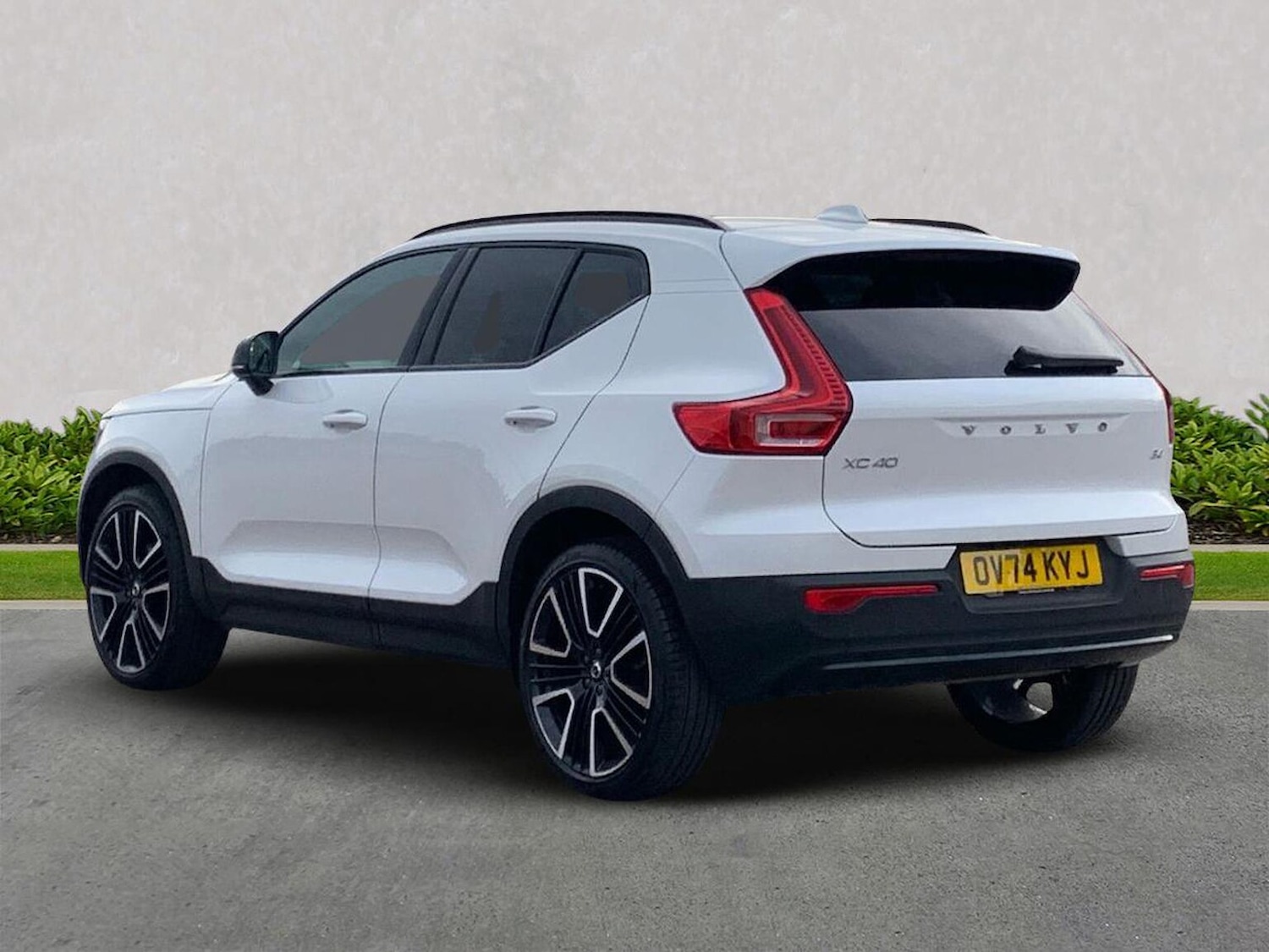 Used Volvo XC40 2024 for sale - 76005813: Photo 2