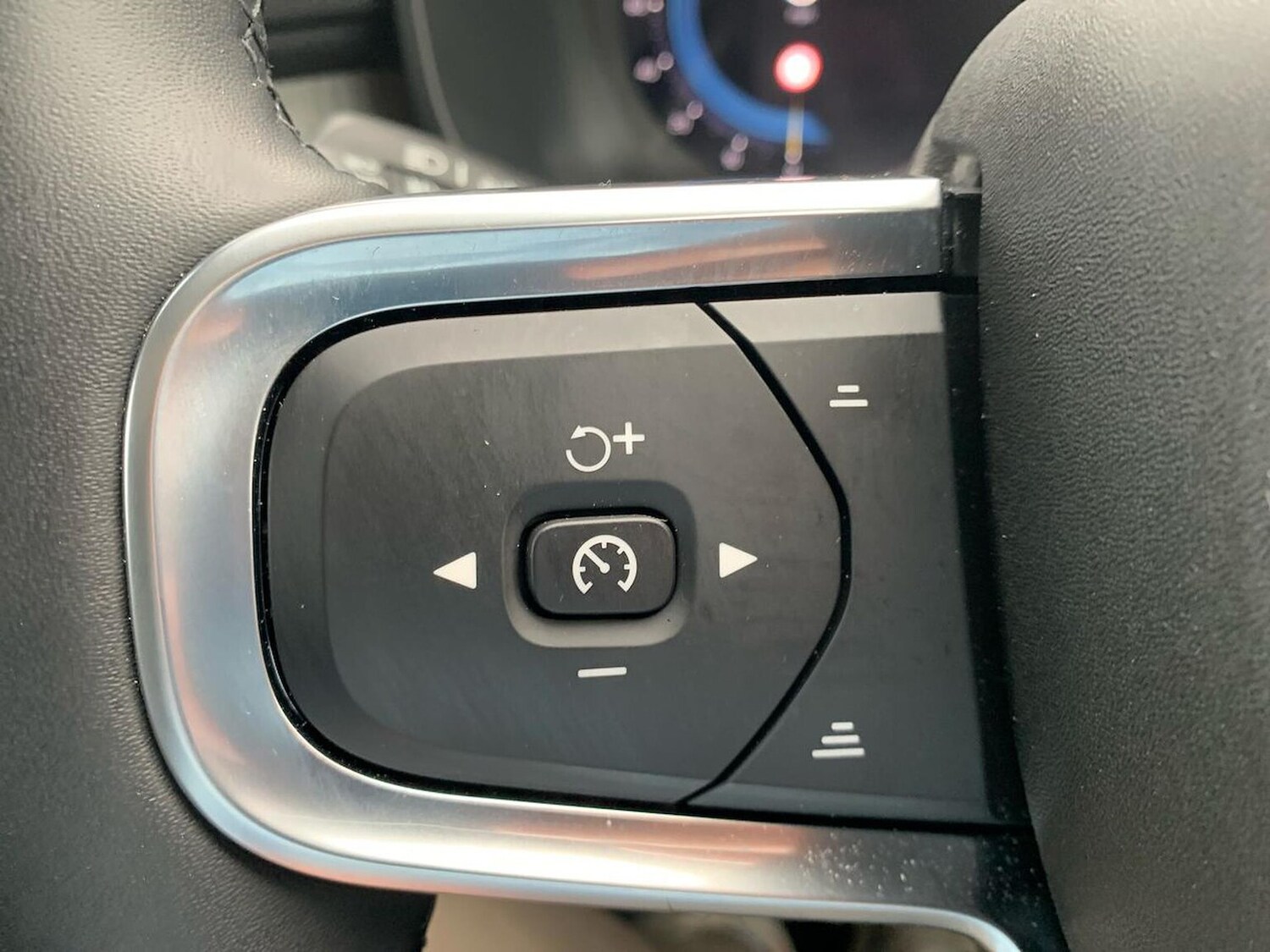 Used Volvo XC40 2024 for sale - 76005813: Photo 27