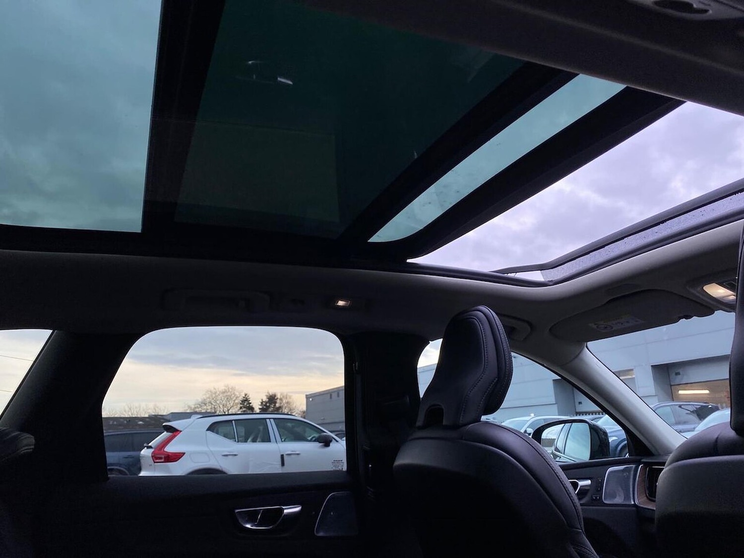 Used Volvo XC60 2022 for sale - 76963579: Photo 32