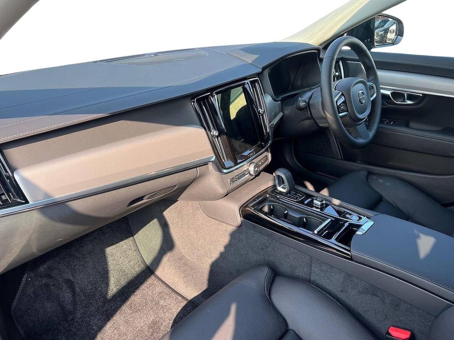 Used Volvo V90 2025 for sale - 77522141: Photo 2