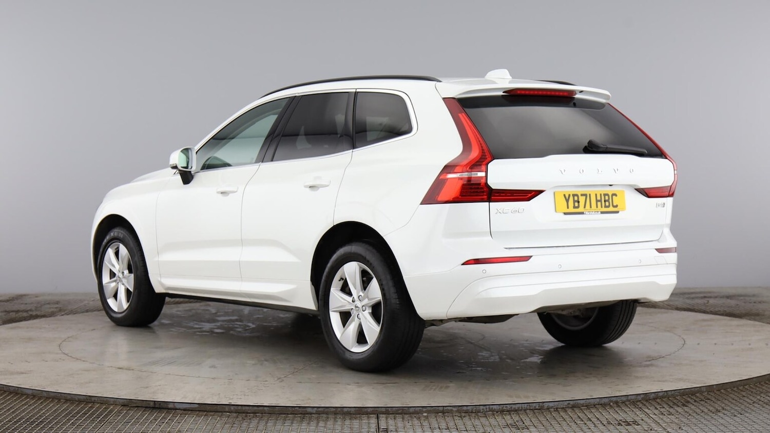Used Volvo XC60 2022 for sale - 76374363: Photo 2