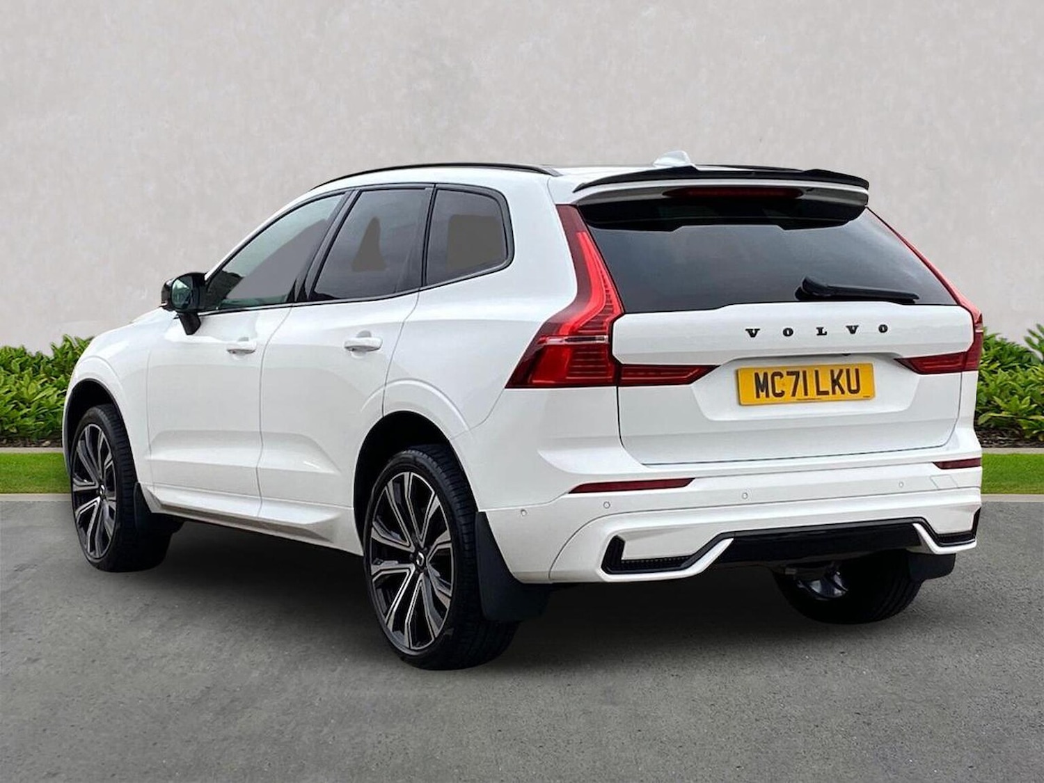Used Volvo XC60 2021 for sale - 76198348: Photo 2