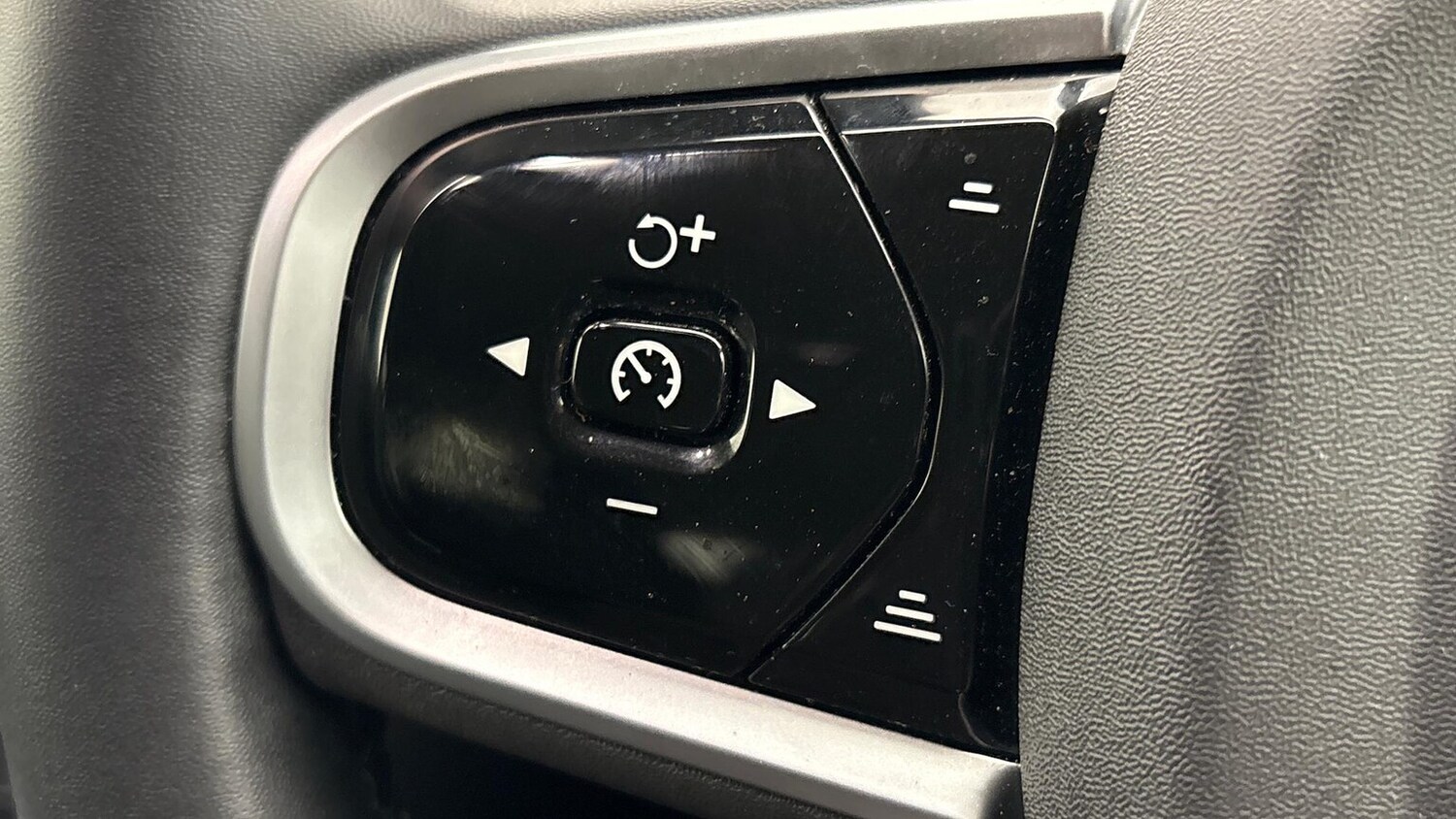 Used Volvo V60 2025 for sale - 76837120: Photo 27