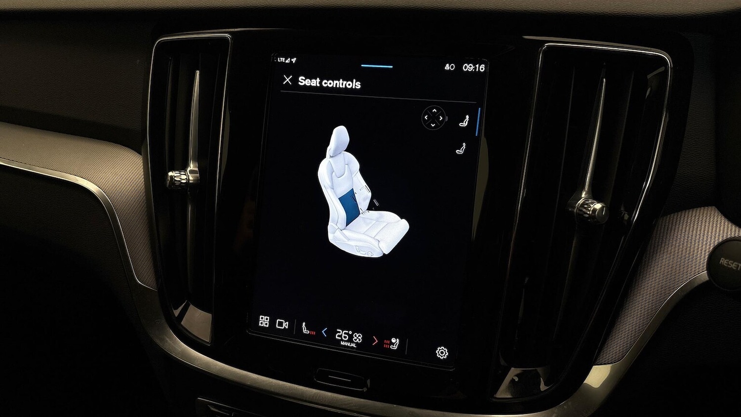 Used Volvo V60 2025 for sale - 76837120: Photo 32