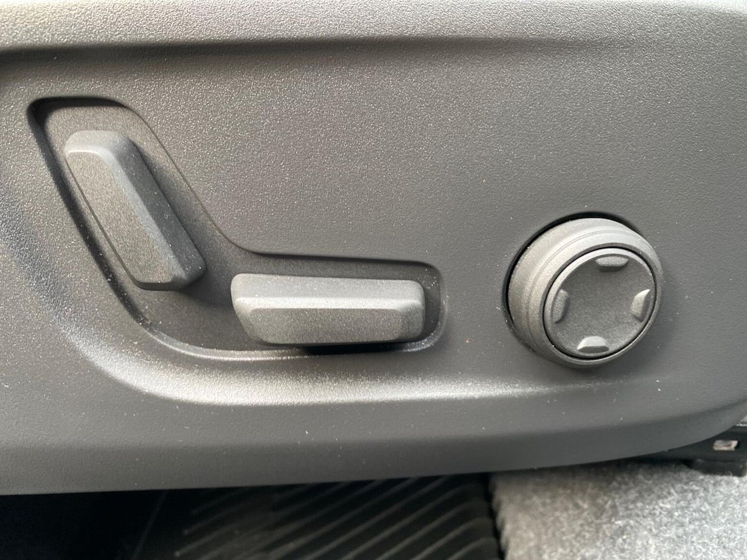 Used Volvo XC40 2023 for sale - 76565440: Photo 30