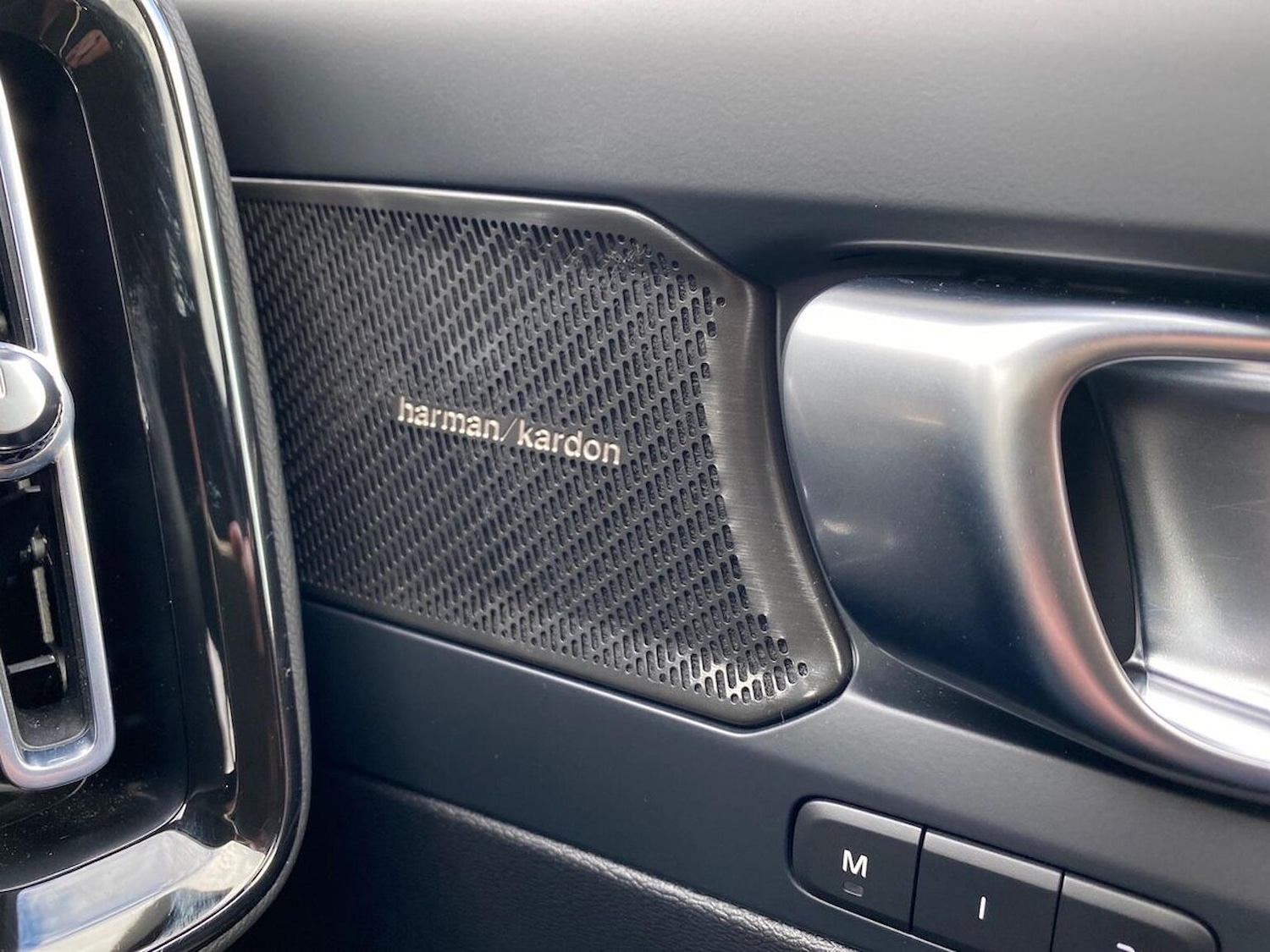 Used Volvo XC40 2023 for sale - 76565440: Photo 31