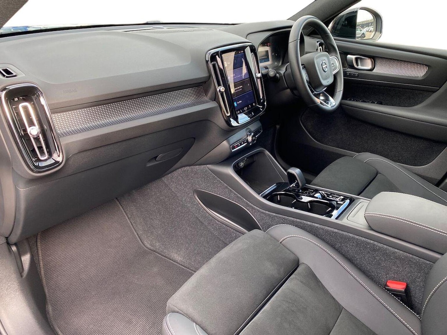 Used Volvo XC40 2023 for sale - 76565440: Photo 7