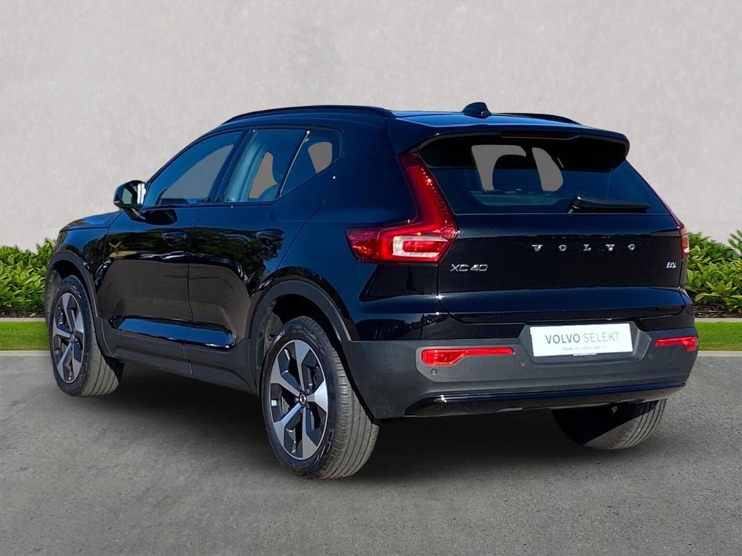Used Volvo XC40 2025 for sale - 76374360: Photo 2
