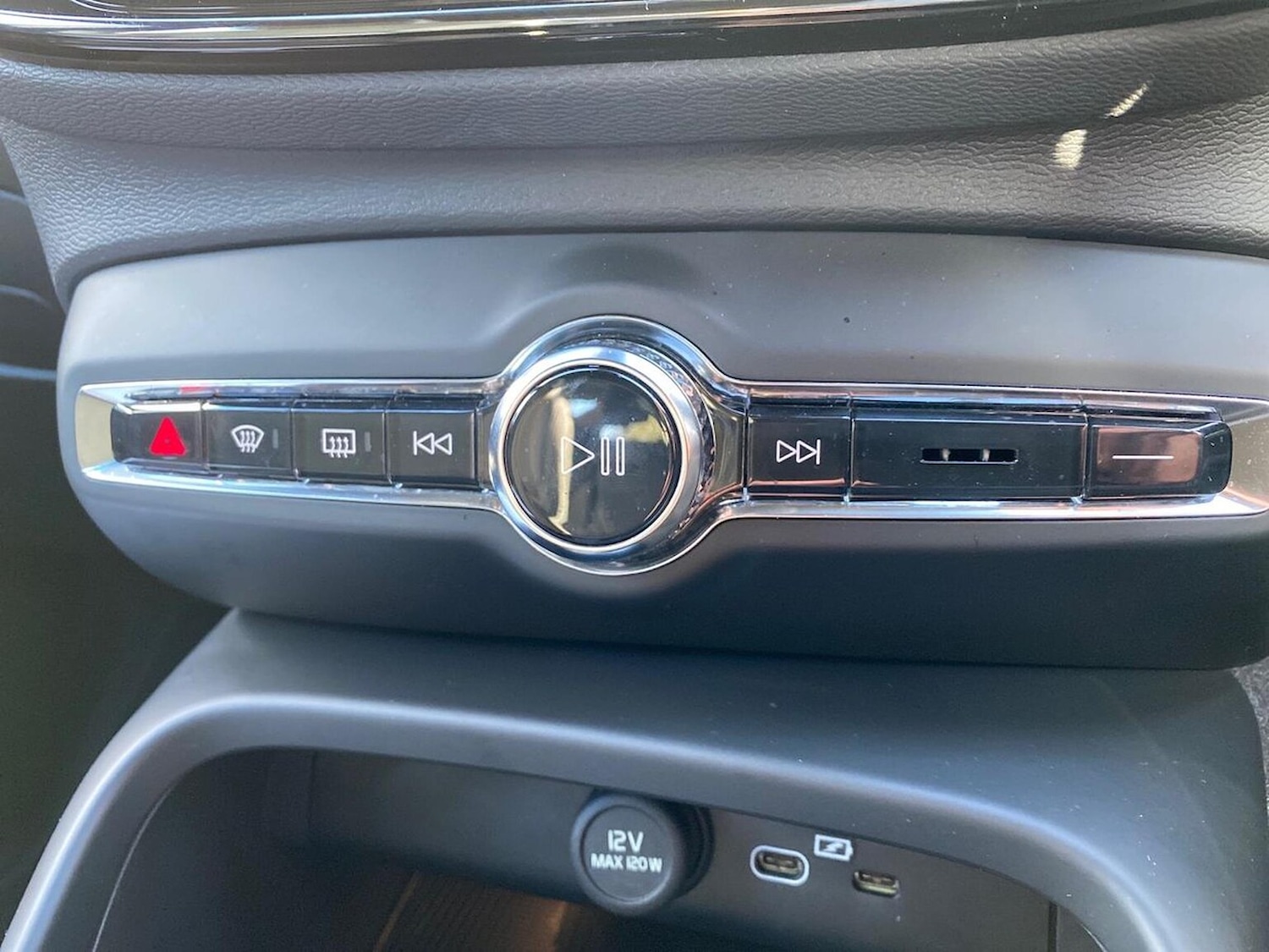 Used Volvo XC40 2025 for sale - 76374360: Photo 22