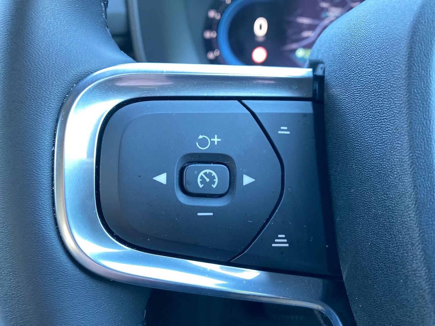 Used Volvo XC40 2025 for sale - 76374360: Photo 27