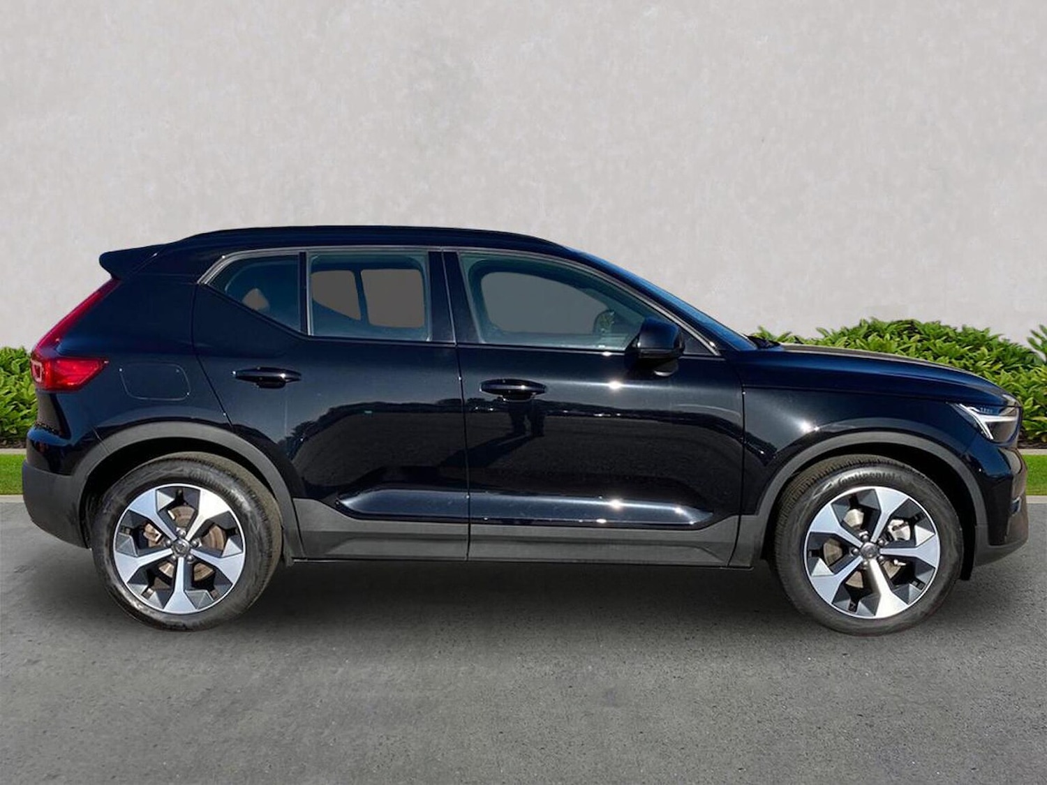 Used Volvo XC40 2025 for sale - 76374360: Photo 3