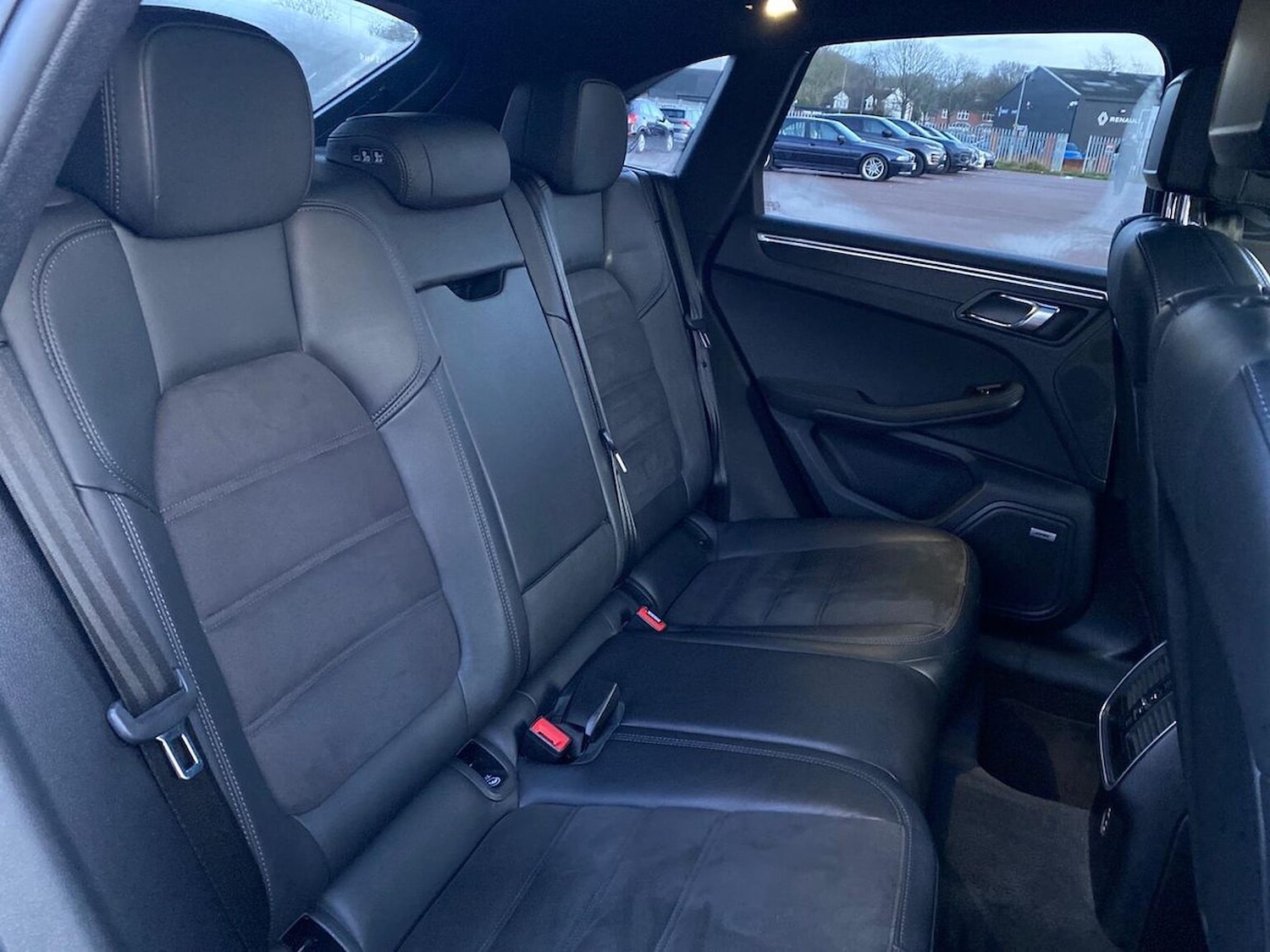 Used Porsche Macan 2021 for sale - 77028117: Photo 16