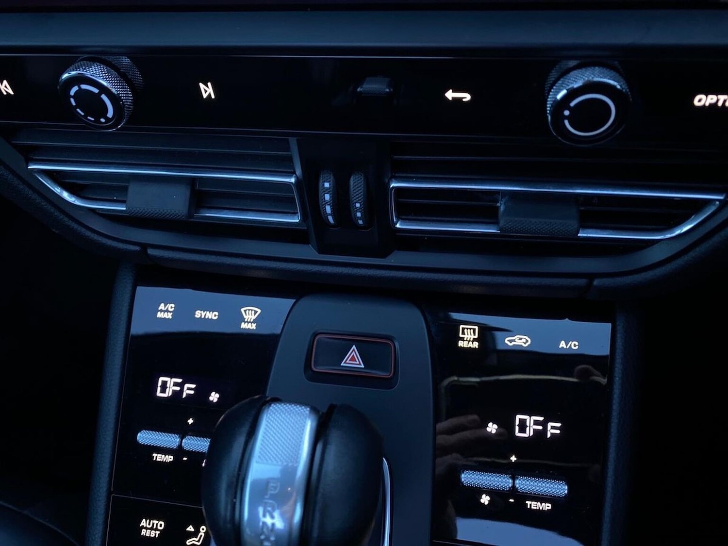 Used Porsche Macan 2021 for sale - 77028117: Photo 22