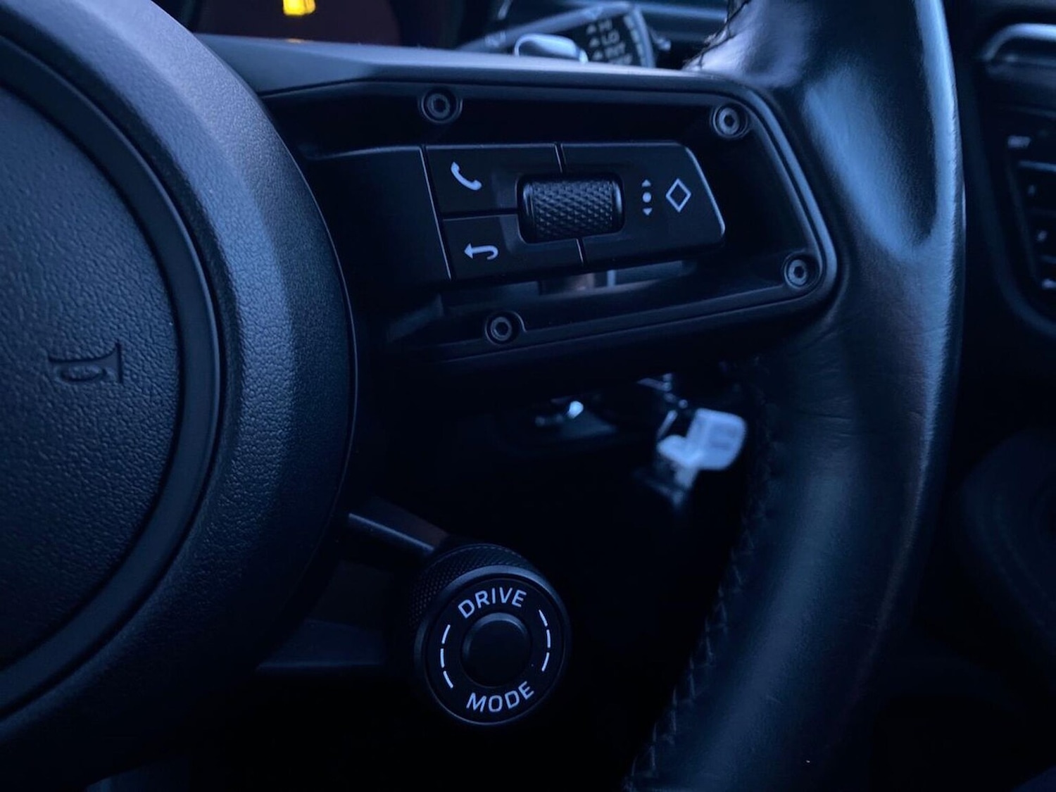 Used Porsche Macan 2021 for sale - 77028117: Photo 26