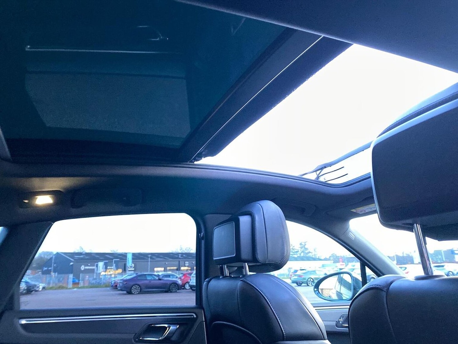 Used Porsche Macan 2021 for sale - 77028117: Photo 32