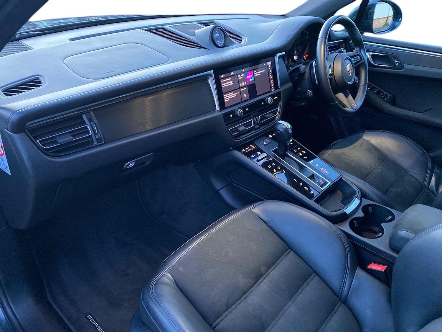 Used Porsche Macan 2021 for sale - 77028117: Photo 7