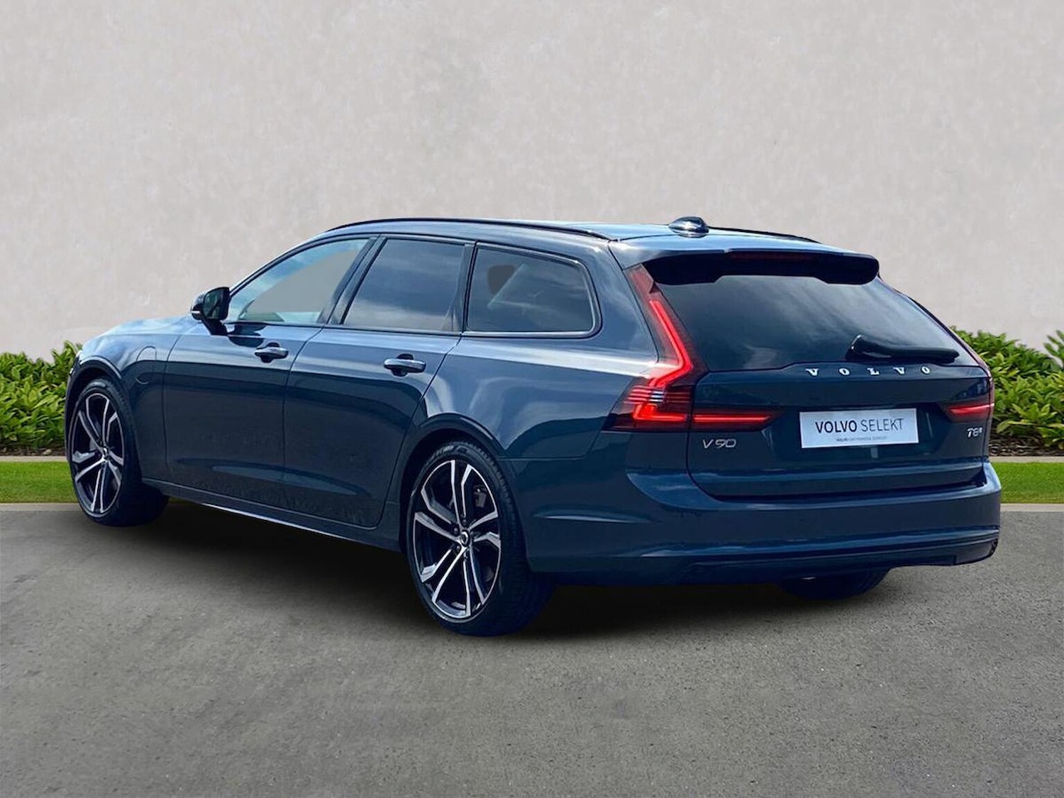 Used Volvo V90 2025 for sale - 77487548: Photo 2