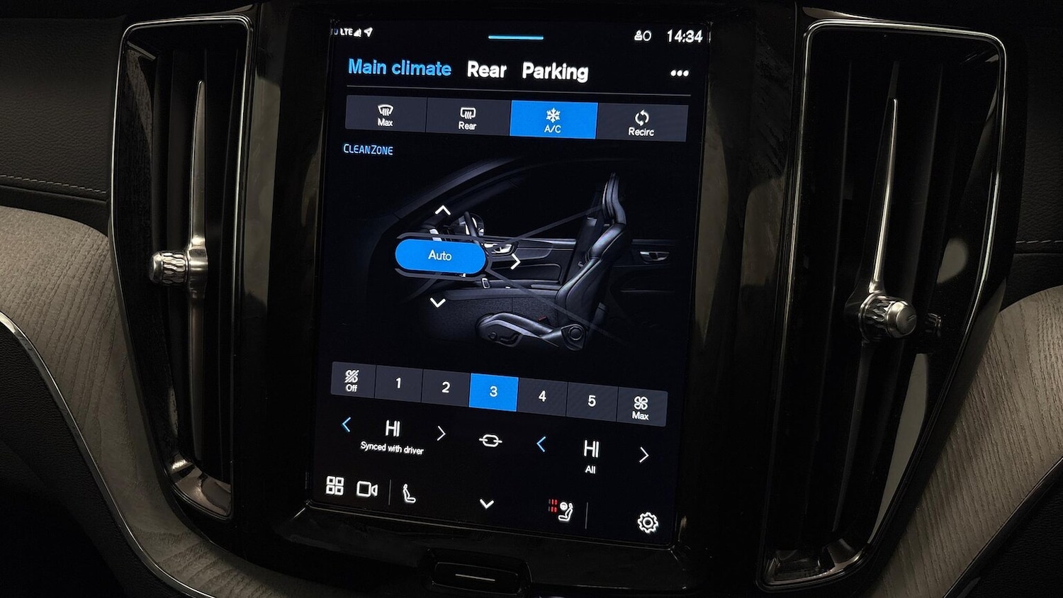 Used Volvo XC60 2025 for sale - 77639312: Photo 12